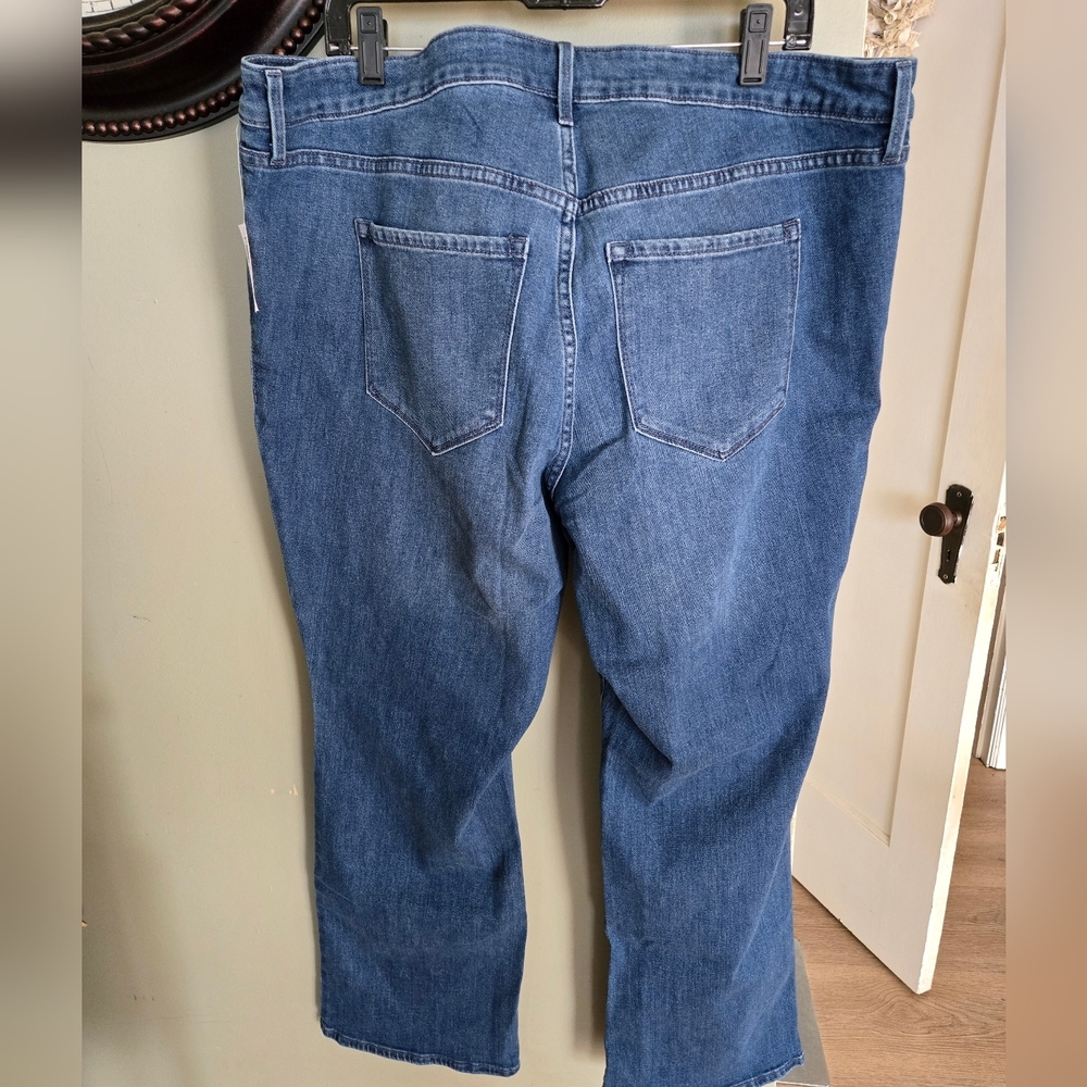 Old Navy Mid Rise Boot Cut Jeans Sz 20 - Picture 5 of 6